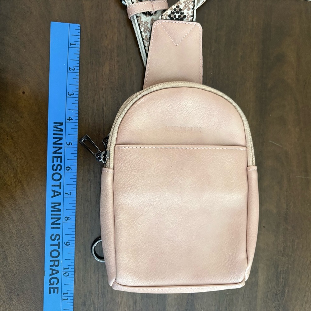 NWOT Imperial Horse Elegant Blush Pink Crossbody Bag Floral Strap boho travel - Picture 9 of 9